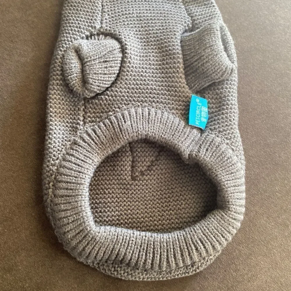 Dog or Cat Knitted Sweater Gray Hoodie with Pom & Star Design Size S NWT